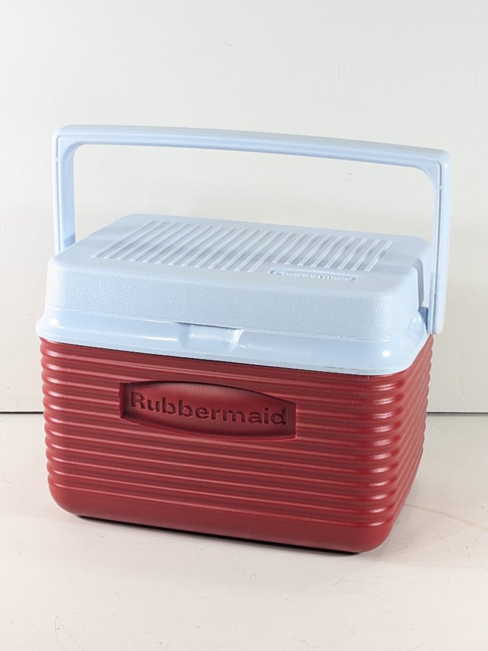 Vintage Rubbermaid  2A23 Mini 6-can Cooler Red & White Lunch Box Made in USA